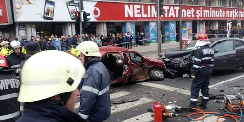 Accident Piata Romana Bucuresti FOTO Facebook/Cristi Dorombach