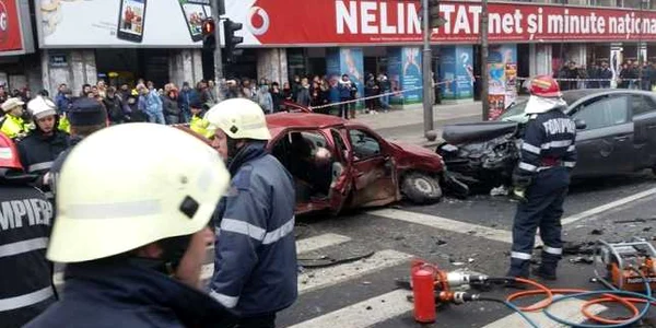Accident Piata Romana Bucuresti FOTO Facebook/Cristi Dorombach