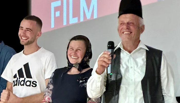 Familia de ciobani din Loman pe scena festivalului FOTO Facebook/ Florin Negruțiu
