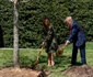 9 melania trump donald trump plantand copac in ziua pamantului casa alba 1 jpg jpeg