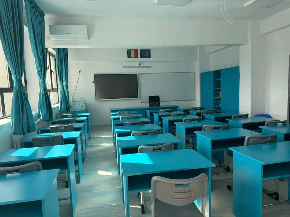 Fiecare clasă a ales culorile pentru mobilier  FOTO: FB Școala Gh. Magheru
