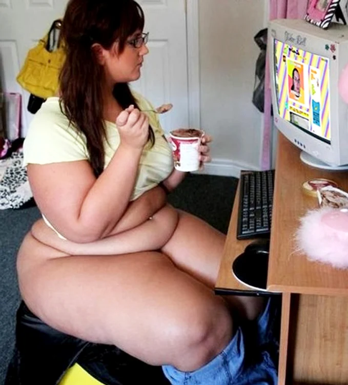 Iată o tânără pe care n-o interesează silueta absolut deloc.