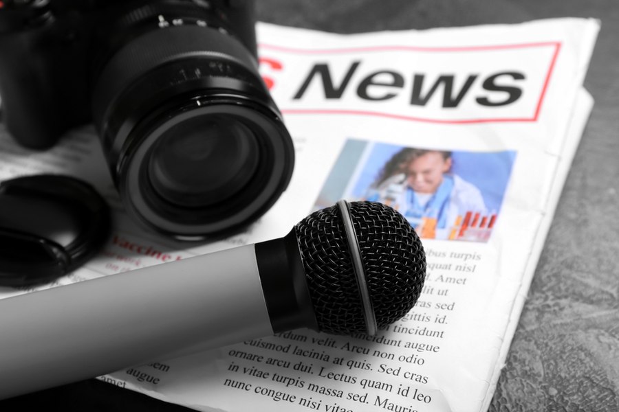 O generație pierdută de consumatori de știri? Un sondaj arată că adolescenții nu agreează mass-media de știri