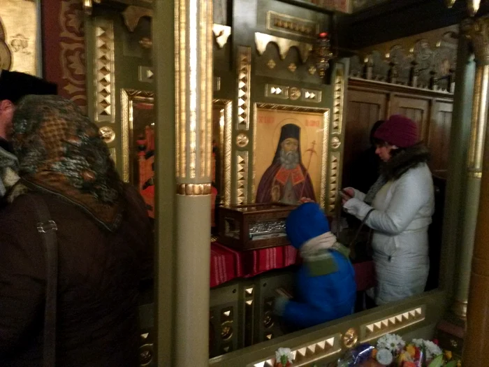 Credincioșii din Sibiu se roagă la Brâul Maicii Domnului