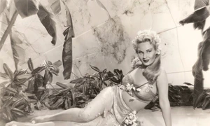 Mae West Feet 973333 jpeg