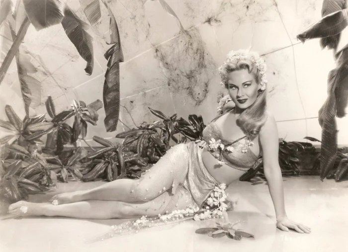 Mae West Feet 973333 jpeg