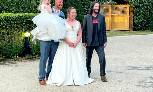 Keanu Reeves s a dus la nunta unor necunoscuți jpg