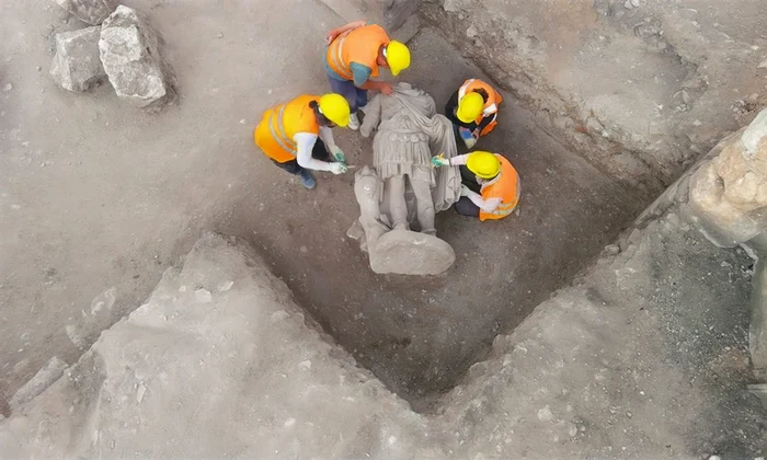 Capul statuii împăratului Hadrian a fost găsit separat de restul sculpturii