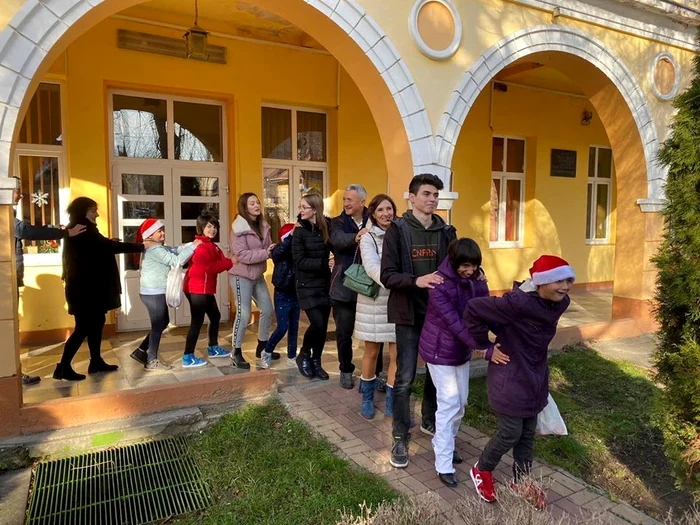 3 carmen iohannis prichindelul craciun 2019 2 jpg jpeg