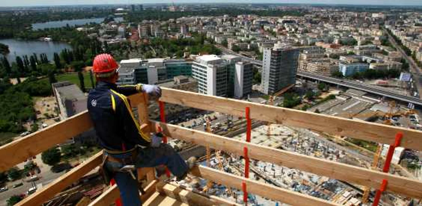Sectorul construcţiilor a avut o creştere de 5,2%, impulsionând avansul economic. FOTO Mediafax