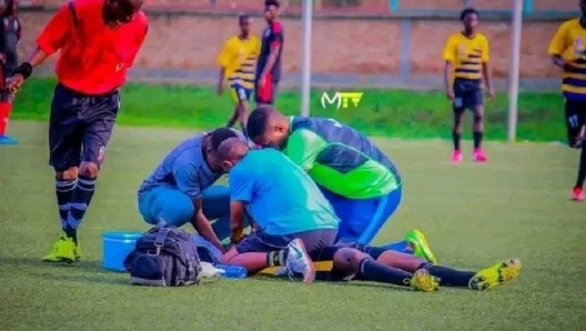 Tragedie în Burundi: un fotbalist a murit pe teren după ce a înghițit o monedă folosită ca să alunge ghinionul