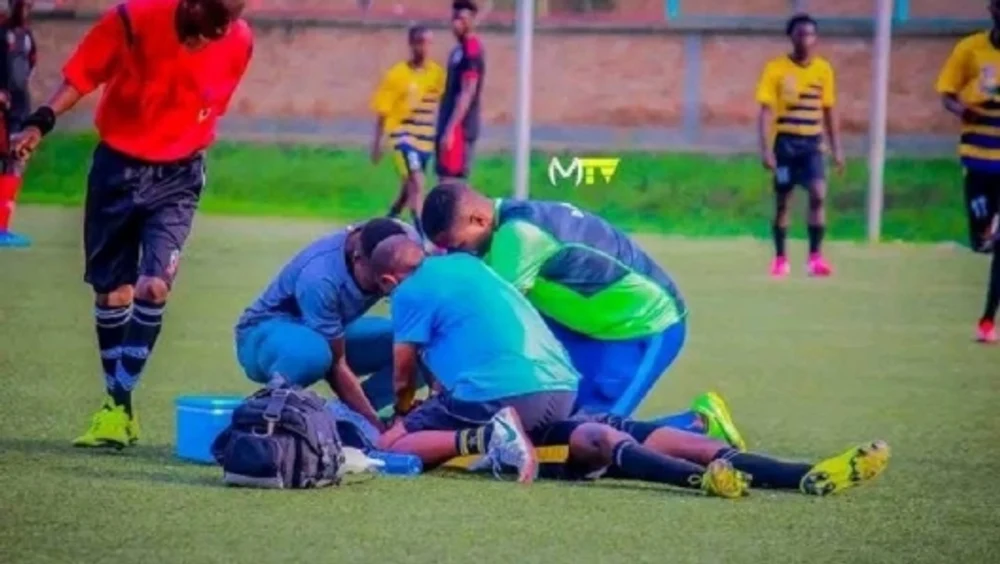 Tragedie în Burundi: un fotbalist a murit pe teren după ce a înghițit o monedă folosită ca să alunge ghinionul