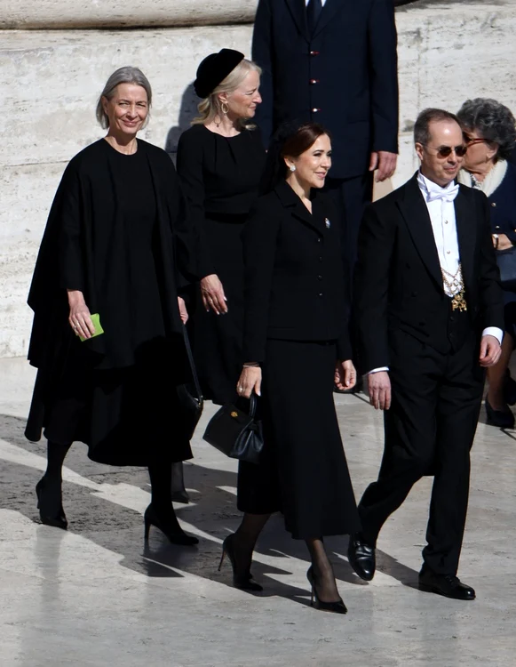 regina mary la funeralii papa francisc foto profimedia jpg