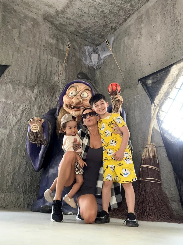 Milan și Zian, alături de Roxana Vancea. Sursă: Instagram