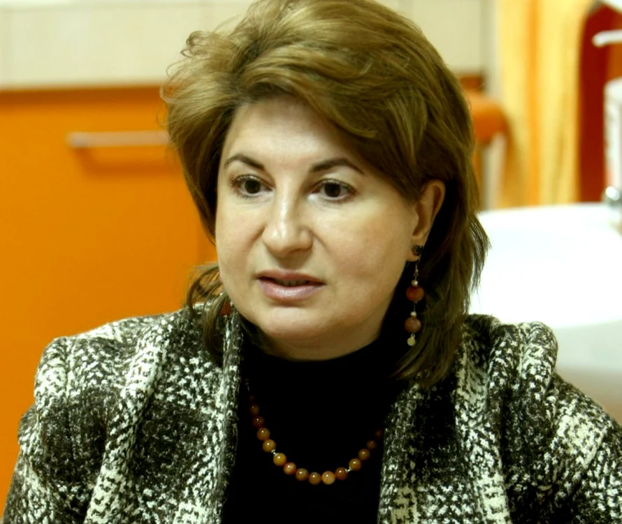 Medicul Adina Dumitrache recomandă renunţarea la fumat,
pentru o sănătate orală mai bună FOTO: Marian Iliescu