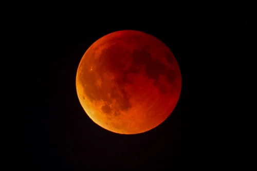 Spectacol pe cer: imagini cu Luna Sângerie din mai multe colțuri ale lumii. Cum a fost văzut fenomenul spectaculos din China
