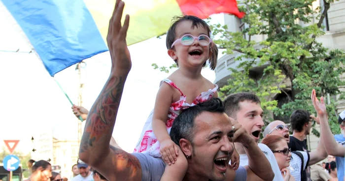 Bucureștenii și-au luat și copiii la protestul anti-USL din Piața Revoluției