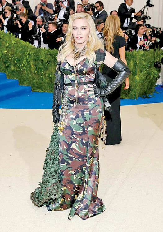 Madonna (60 de ani) a vândut 300 de milioane de discuri şi are o avere de 570 milioane $