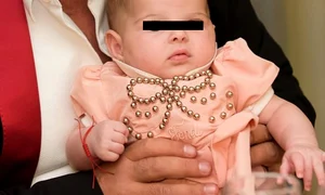 Fetiţa Mădălinei Pamfile, în braţele tatălui ei jpeg