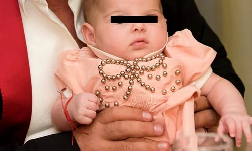 Fetiţa Mădălinei Pamfile, în braţele tatălui ei jpeg