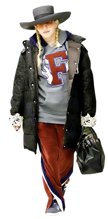 Diva a făcut senzaţie cu îmbrăcămintea ei sport pe aeroportul JFK, din New York