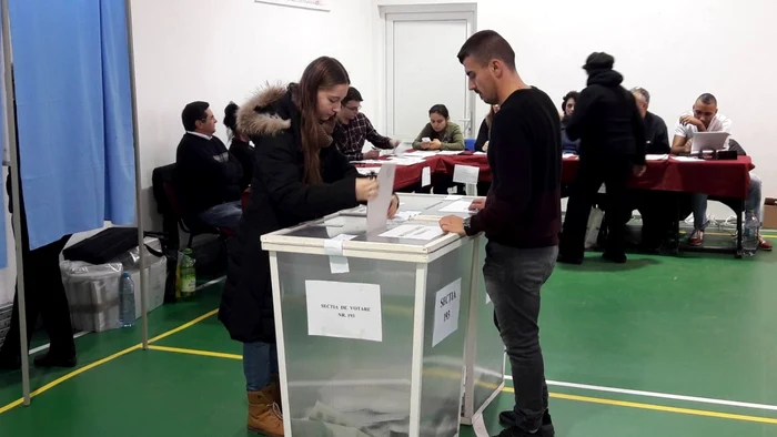 Alegătorii timişeni nu s-au înghesuit la vot FOTO Ştefan Both