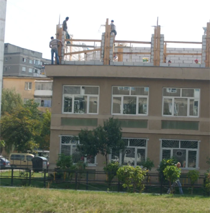 Părinţii nu-şi lasă copiii la grădiniţa-şantier