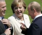 Preşedintele american George Bush cancelarul german Angela Merkel şi preşedintele rus Vladimir Putin râd în timpul unei şedinţe foto la summitul G8 de la Heiligendamm Germania în iunie 2007 FOTO AP