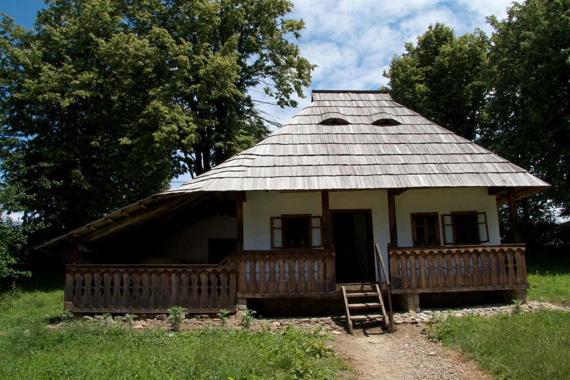 Modele de case cu cerdac - aceste locuinţe sunt nu doar practice, ferind locuinţa de vânt, zăpezi sau soare, ci şi primitoare