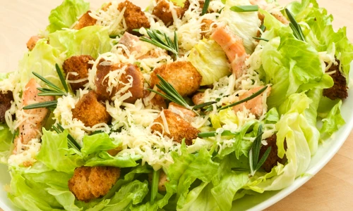 salata caesar somon shutterstock 50261095 jpg