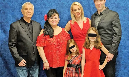 Părinții lui Catrinel Sandu, alături de viitorul ginere, americanul Steve Schroeter  Tatăl lui Catrinel l a îndrăgit din prima jpeg