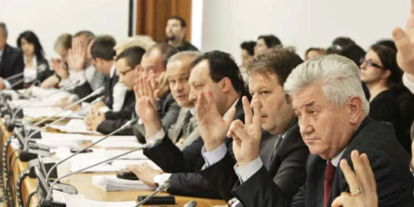 Comisia de Buget-Finanţe a amânat luarea unei decizii pentru şedinţa de la 27 octombrie în ceea ce priveşte Ordonanţa creditelor 
