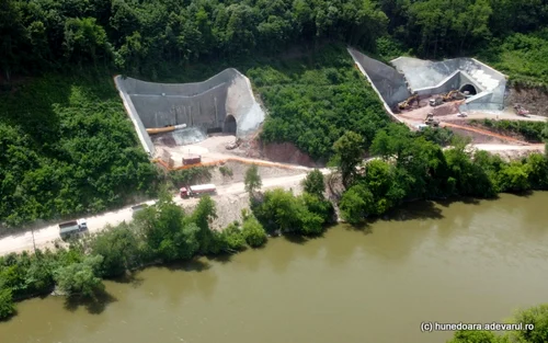 tunelurile feroviare de pe valea muresului in judetul hunedoara foto daniel guta adevarul