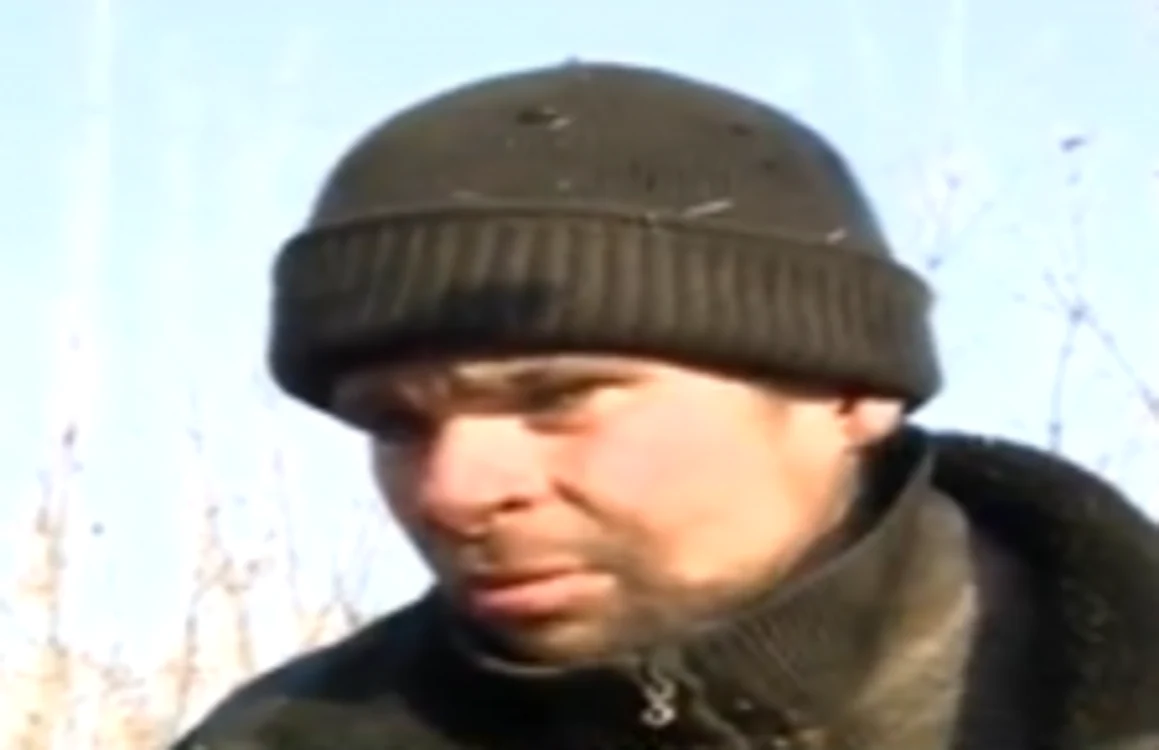 Captură PRO TV. Bărbatul locuieşte în pădure de mai mult timp