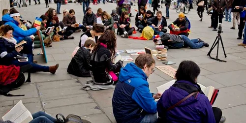 romani londra protest lectura foto facebook