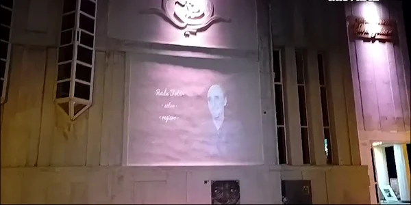 Protest inedit în fața teatrului din Târgu Jiu mp4 thumbnail png