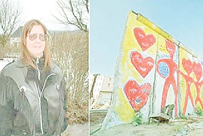 În cadrul ceremoniei, mirii au făcut schimb de verighete