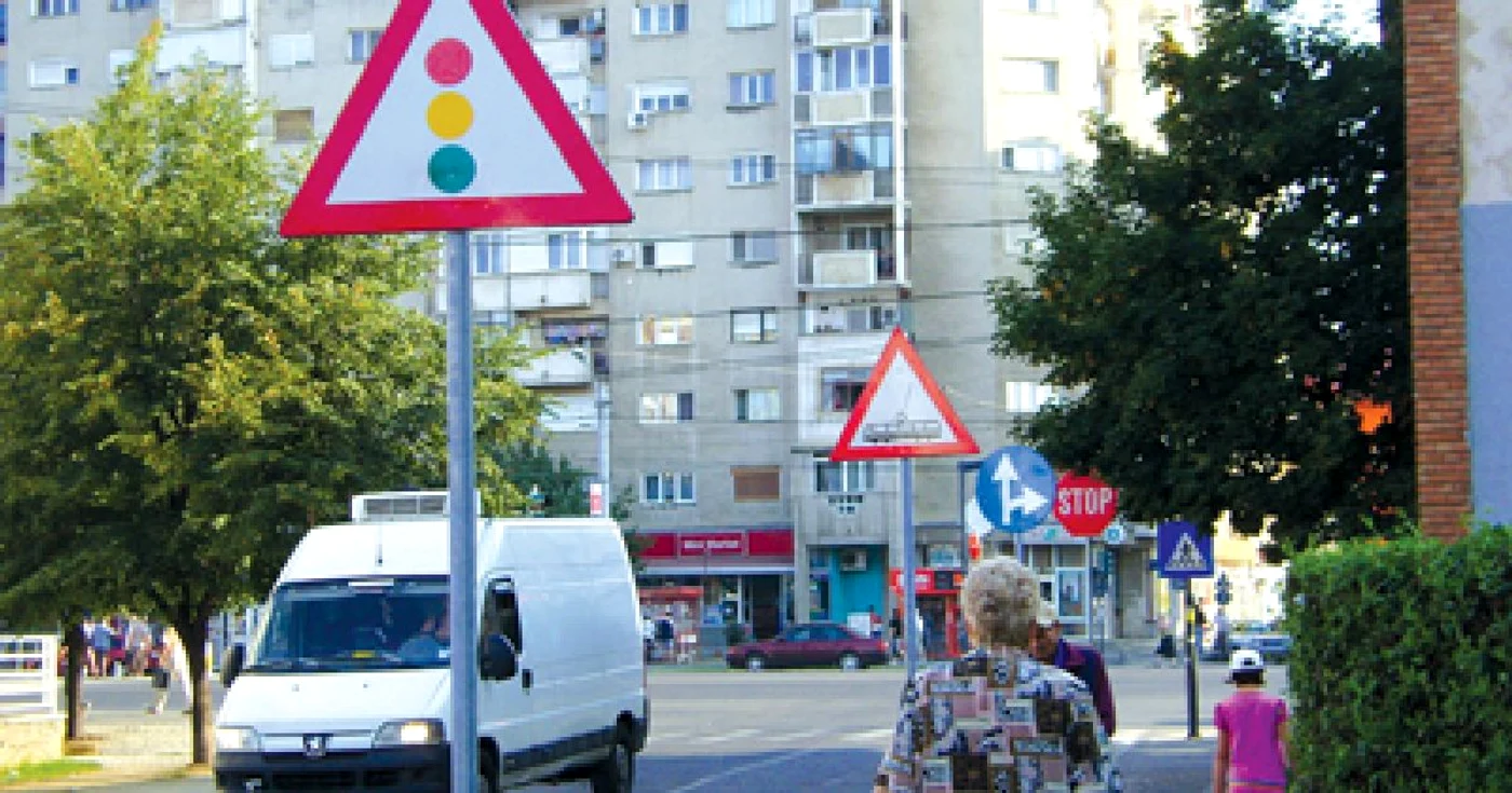 Arad: ORAŞUL PE SCURT /  Cinci indicatoare  în acelaşi loc