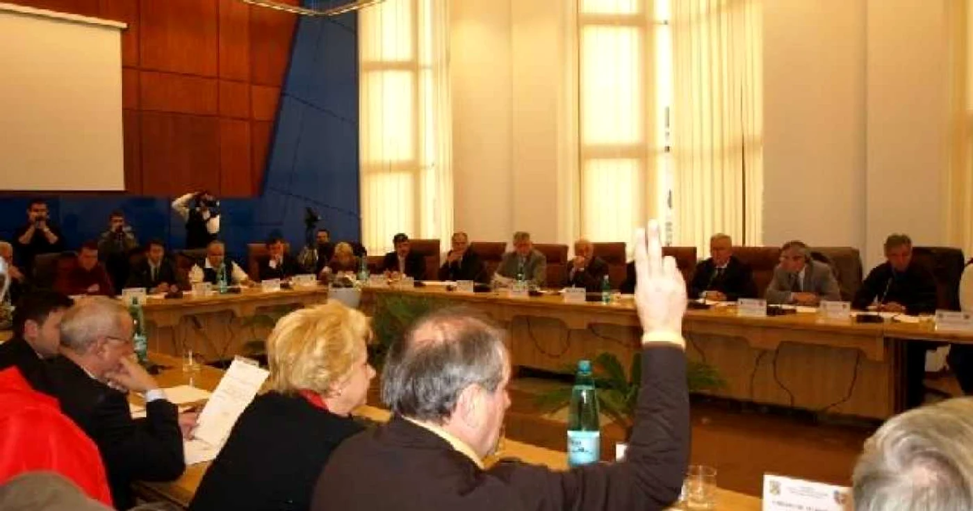 Bistrita:Se luptă pentru bani-revista presei