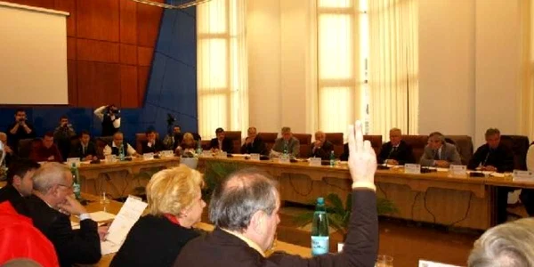 Bistrita:Se luptă pentru bani-revista presei