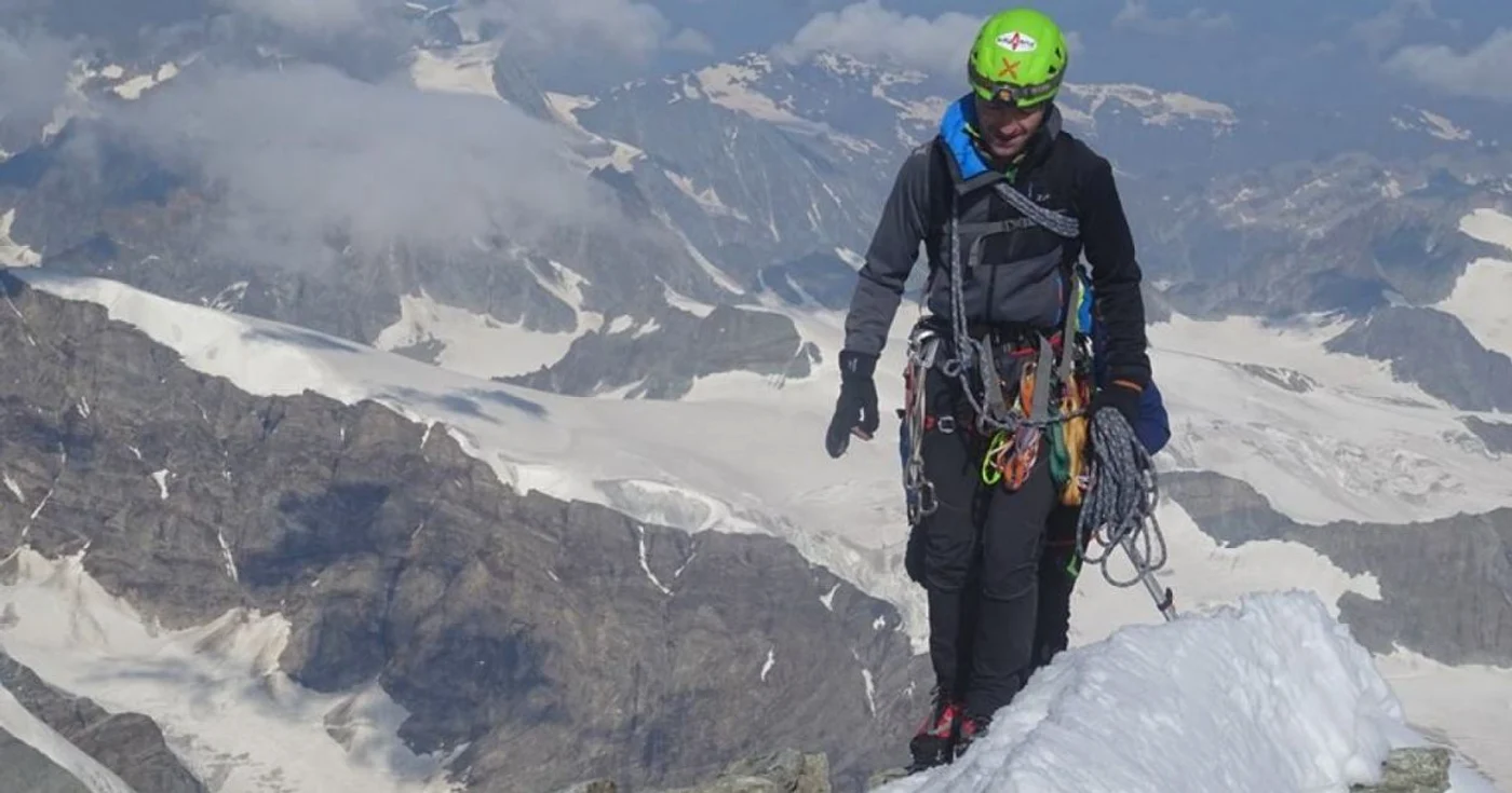 Trei alpiniÅti romÃ¢ni au plecat sÄ cucereascÄ VÃ¢rful Pumori din Himalaya