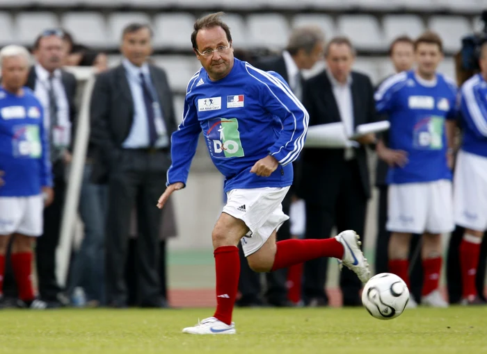 Francois Hollande la un meci de fotbaol în 2008, înainte de a ajunge preşedinte FOTO Reuters