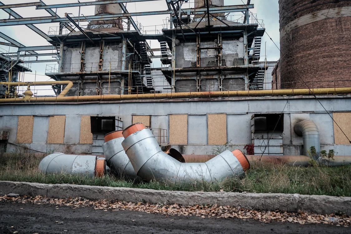 Ucrainenii încearcă să remedieze rapid avariile la centralele electrice din Harkov FOTO EPA-EFE