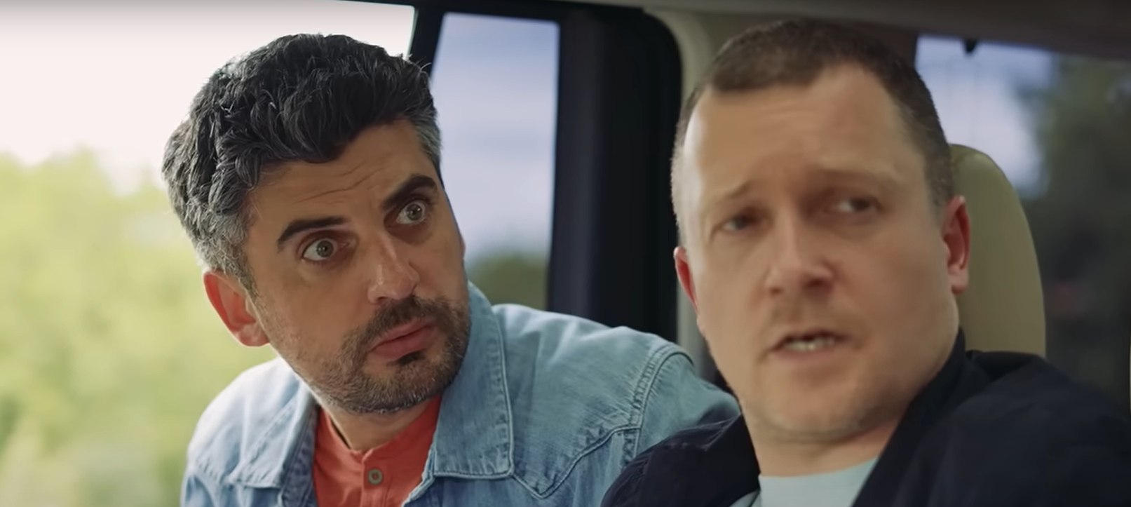 Parodii virale ale influencerilor pe tema alegerilor: „Ca primarul – a furat, dar a si făcut”