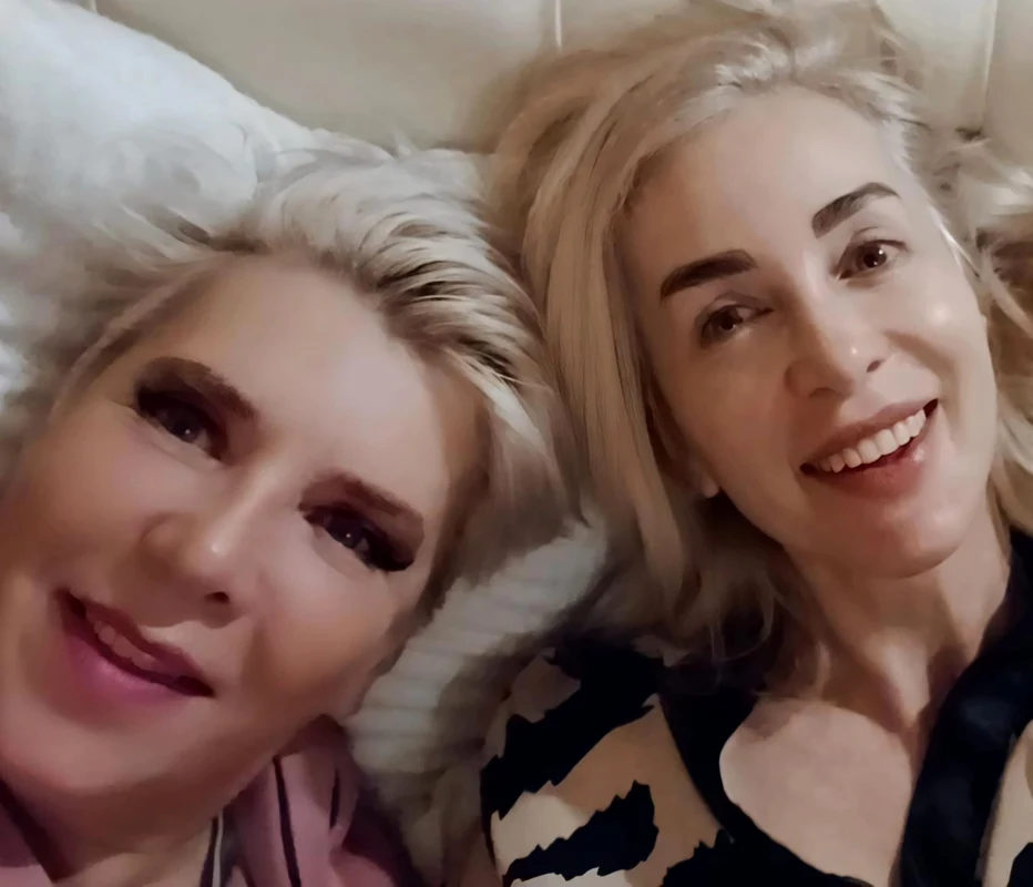 Silvia Dumitrescu și Annes au ajuns în același pat / Sursa: Instagram 