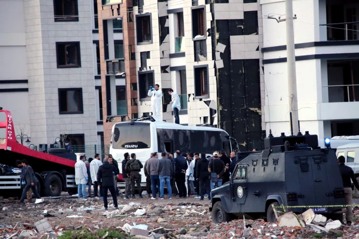 Atentatul comis joi la Diyarbakir s-a soldat cu 7 morţi şi 27 de răniţi Foto: AP