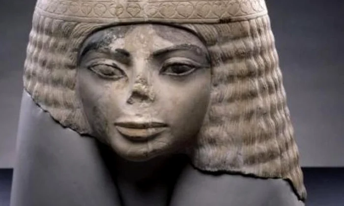O statuie egipteană veche de 3 000 de ani seamănă cu Michael Jackson jpeg