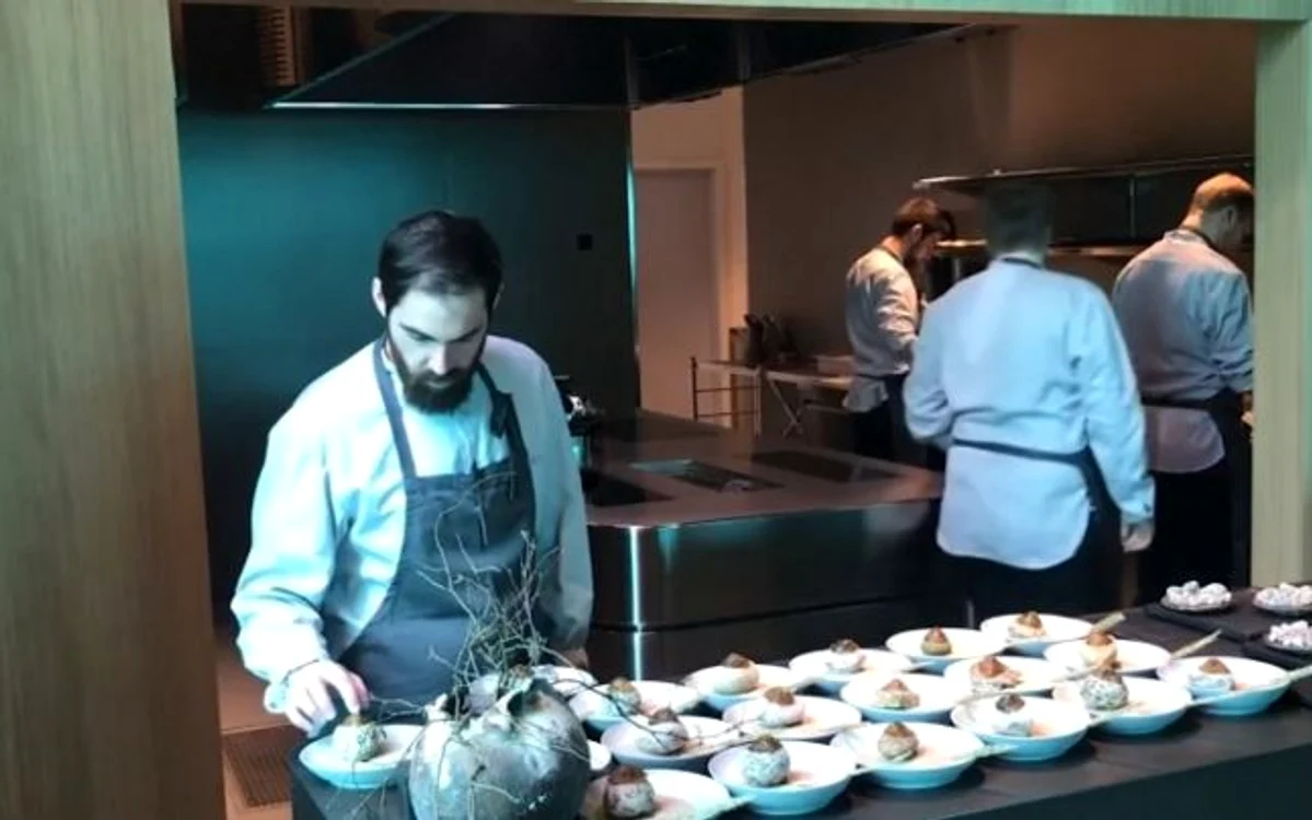 UNDER cel mai mare restaurant subacvatic din lume primul din Europa Foto thedailystar net