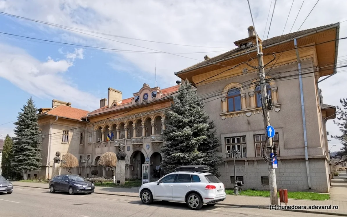 Primăria Hunedoara. Foto: Daniel Guţă. ADEVĂRUL