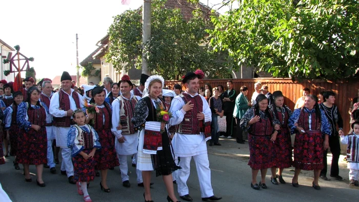 Întreg satul a participat la nunta tradiţională de la Drăguş